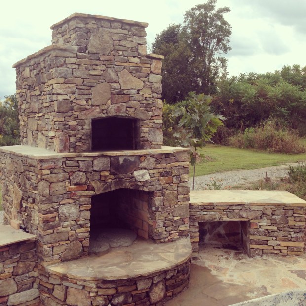 Wood burning fireplace/pizza oven